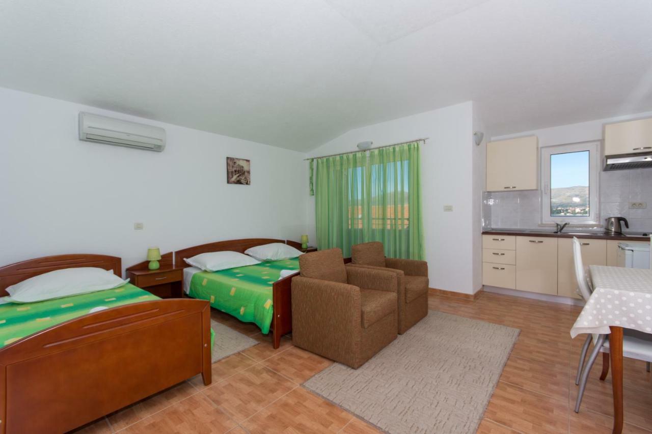 Apartments Fumija 特罗吉尔 外观 照片